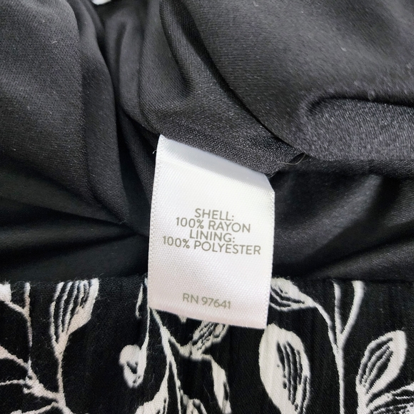 J. Jill Black and White Midi Skirt, A Line Sz XS Floral w Elastic Waist and Slit - Picture 12 of 13